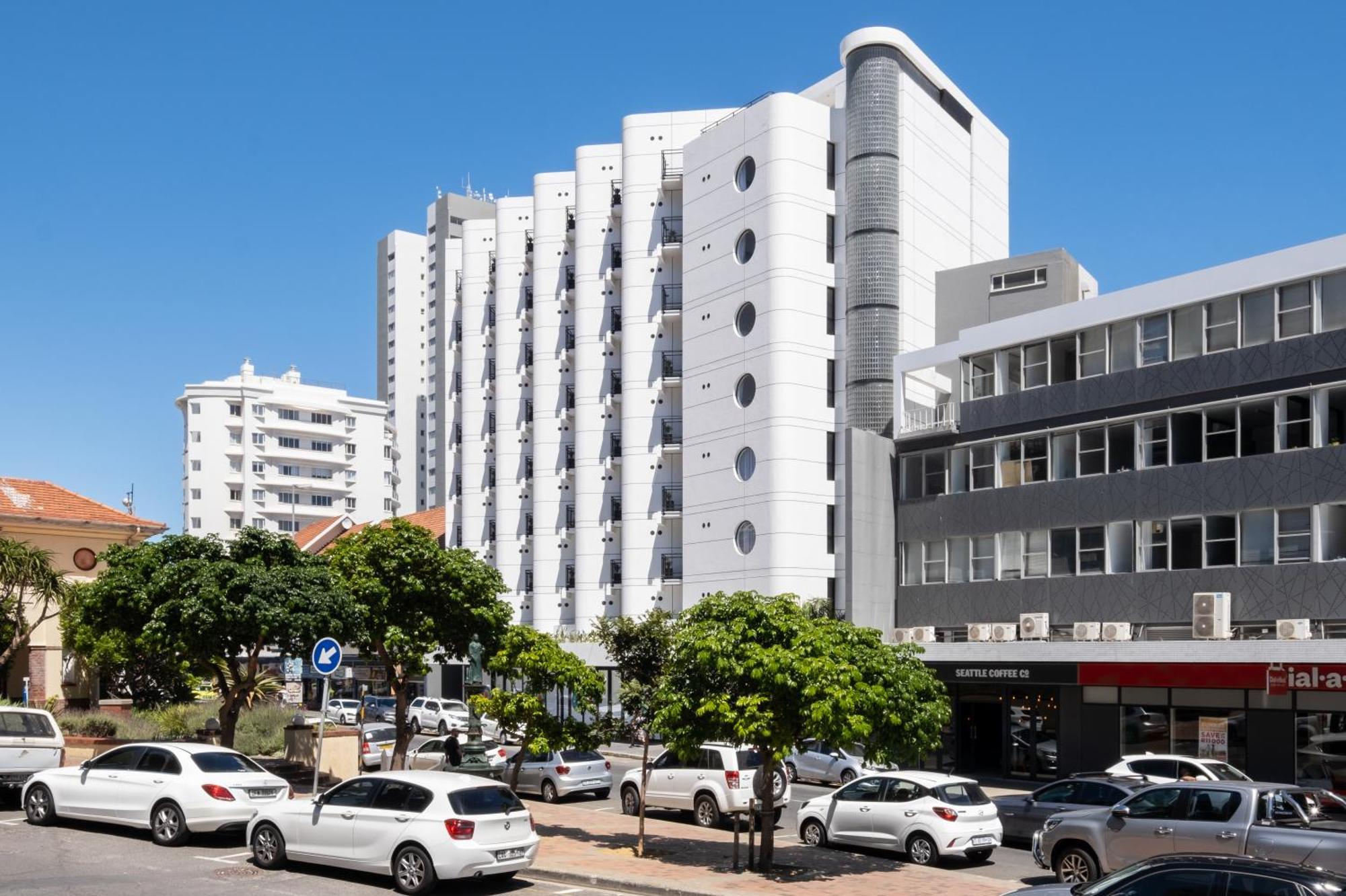 Flamingo 806 - Floor Sea Point Mountain Facing With Daily Housekeeping